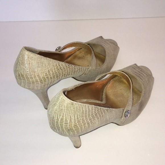 Hale Bob metallic peep toe heels. - Picture 4 of 5